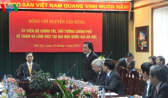 PM Nguyen Tan Dung visits Hanoi National University  - ảnh 2