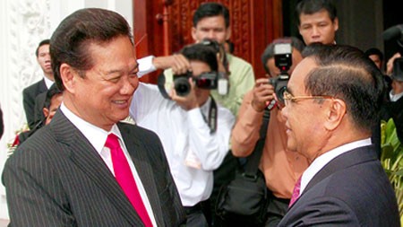 Prime Minister Nguyen Tan Dung receives Lao counterpart - ảnh 1