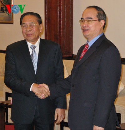 Lao Party leader welcomes Vietnam Fatherland Front delegation  - ảnh 1