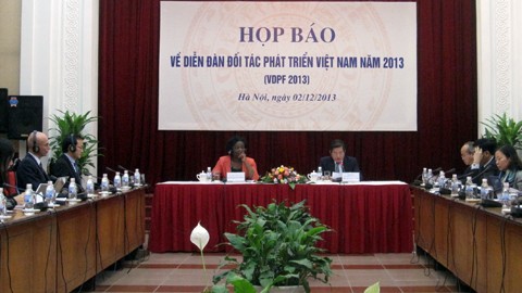 Press conference on Vietnam Development Partnership Forum  - ảnh 1