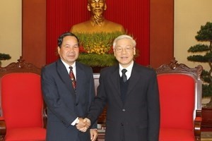 Party leader receives Lao public security delegation  - ảnh 1