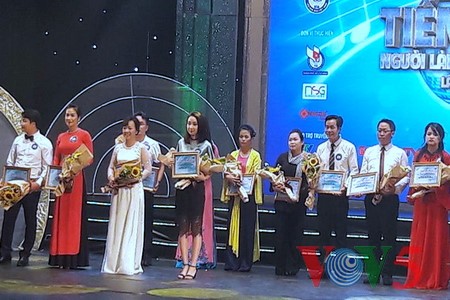 Medley “Hanoi autumn” advances to final round of Vietnam Journalists’ Singing Festival 2016 - ảnh 7