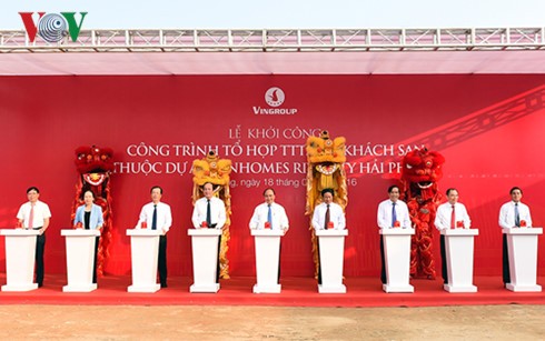 Prime Minister Nguyen Xuan Phuc visits Hai Phong City - ảnh 2