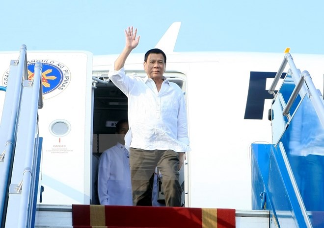 Filipino President begins his official visit to Vietnam - ảnh 1