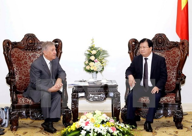 Deputy Prime Minister receives EU High Commissioner for Environment  - ảnh 1