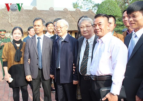 Party General Secretary pays working visit to Nam Dinh province - ảnh 1