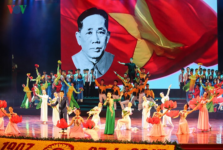 Vietnam marks 110th birth anniversary of Party chief Le Duan - ảnh 1