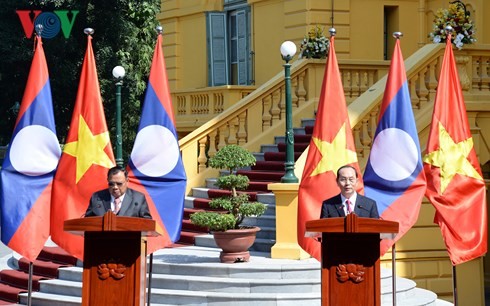President highlights Vietnam-Laos Solidarity and Friendship Year 2017 - ảnh 1