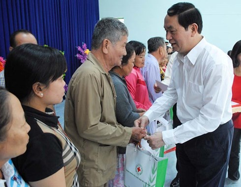 Vietnam Red Cross Society hosts Lunar New Year charity program - ảnh 1