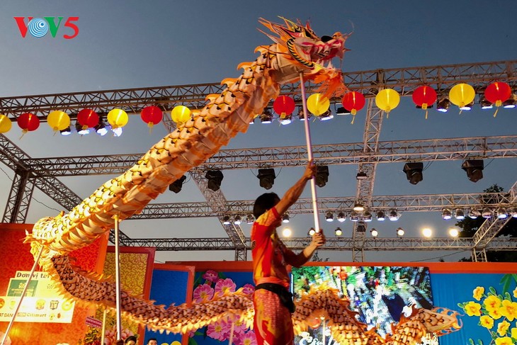 Spring festival opens on 15th night of first lunar month - ảnh 1