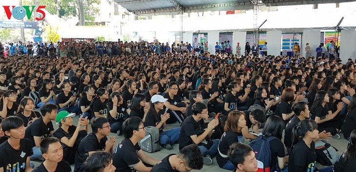 2,000 people join Earth Hour campaign launch - ảnh 2