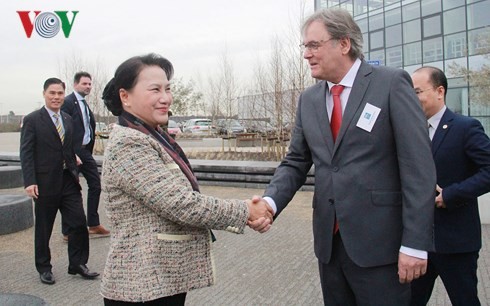 National Assembly Chairwoman visits Dutch hi-tech agricultural center - ảnh 1