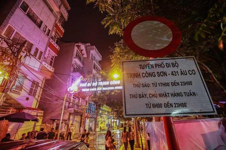 Hanoi opens Trinh Cong Son walking street  - ảnh 1