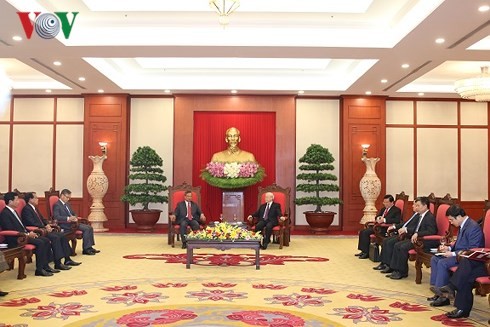 Vietnam pledges to boost special ties with Laos  - ảnh 1