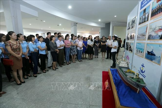 Exhibition on “Sea, Islands and Navy Soldiers”  - ảnh 1