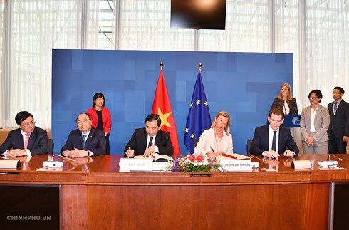 Vietnam, EU sign Voluntary Partnership Agreement on Forest Law Enforcement, Governance, and Trade  - ảnh 1