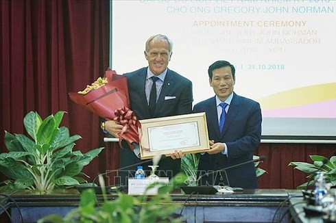 Legendary golfer Greg Norman named tourism ambassador of Vietnam - ảnh 1