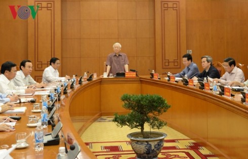 Party leader and President chairs meeting of subcommittee on documents of 13th National Party Congress  - ảnh 1