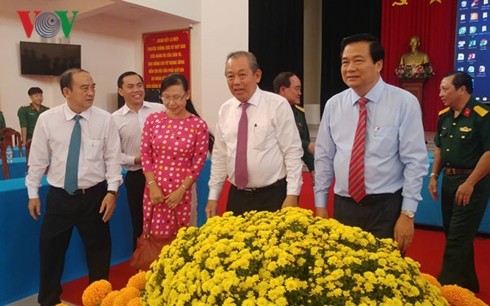Leaders pay Tet visits to policy beneficiaries, poor people  - ảnh 1