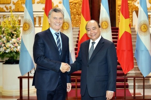 Prime Minister, NA Chairwoman meet Argentine President - ảnh 1