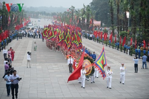 Vietnamese commemorate Hung Kings’ death anniversary - ảnh 2