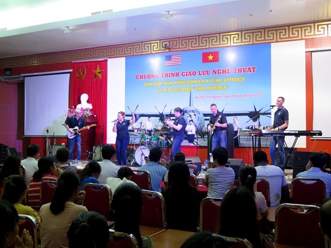 Art exchange programme promotes Vietnam-US friendship - ảnh 1