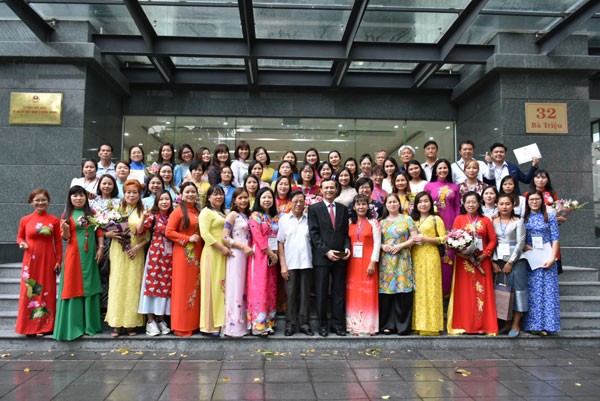 80 Vietnamese expats complete Vietnamese language training course  - ảnh 1