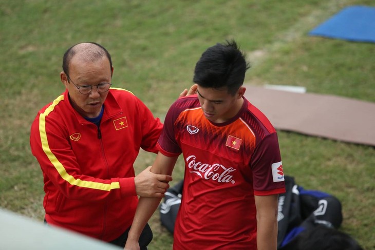 Park Hang-seo, Tien Linh to visit China after World Cup qualifier match - ảnh 1