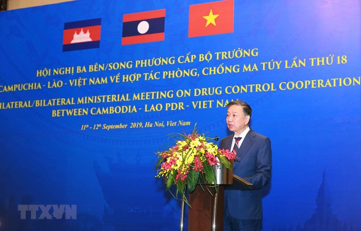 Vietnam, Laos, Cambodia beef up cooperation in combating drug  - ảnh 1