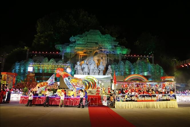 Festival night illuminates Tuyen Quang citadel - ảnh 1