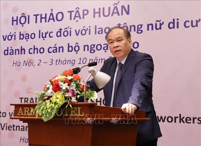 Workshop for diplomats on protecting rights of female migrant workers - ảnh 1