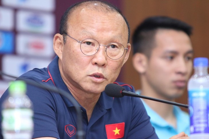  Vietnam, Malaysia footballers determined to win - ảnh 1