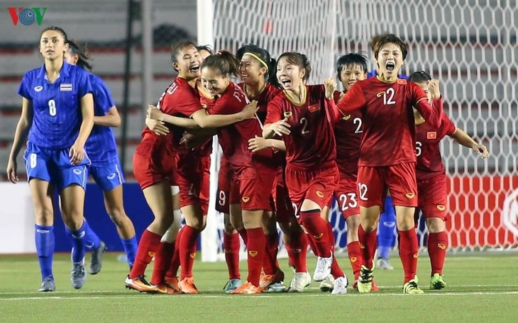 Vietnam ranks 2nd on SEA Games Day 8, women football wins gold  - ảnh 2