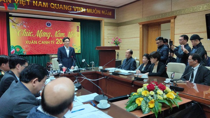 Deputy Prime Minister orders effective measures to contain new coronavirus - ảnh 1