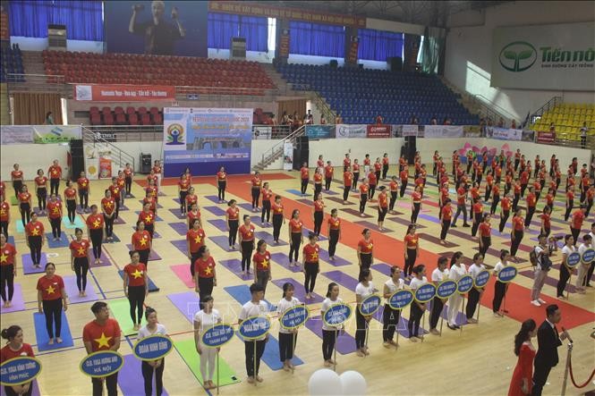National Yoga Festival involves 2,000 practitioners - ảnh 1