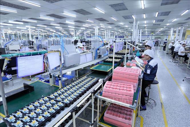 10 billion USD of foreign investment goes to processing, manufacturing in Vietnam  - ảnh 1