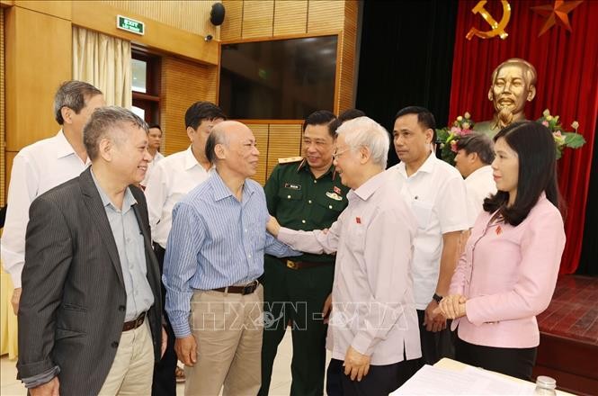 Party chief and President calls for people’s contribution to Hanoi and national development - ảnh 2