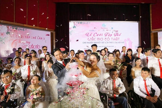 Collective wedding organized for 46 couples with disabilities  - ảnh 1