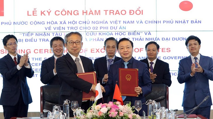 Japan provides Vietnam with marine research vessel, plastic waste analyzer - ảnh 1