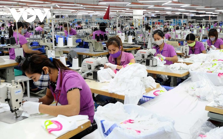Exports of textiles, garment, leather footwear see positive signs  - ảnh 1