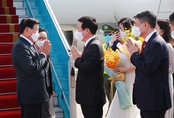 Lao top leader begins official visit to Vietnam - ảnh 1