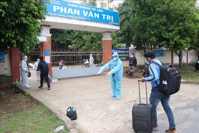 Vietnam reports 7,600 domestic cases of COVID-19 in 24 hours - ảnh 1