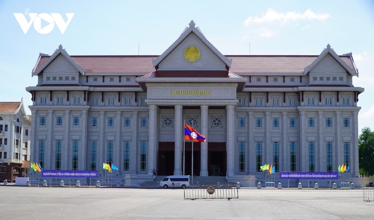 Vietnamese-funded National Assembly building handed over to Laos - ảnh 1