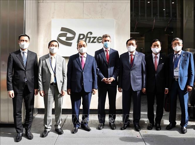 Pfizer committed to provide 31 million vaccine doses to Vietnam this year - ảnh 1
