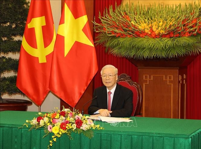 Party leader Nguyen Phu Trong talks on the phone with Party leader, President of China Xi Jinping  - ảnh 1