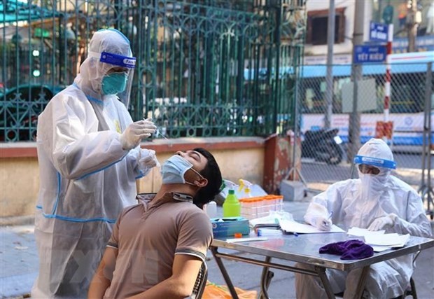 Vietnam records 16,515 new COVID-19 cases on Friday - ảnh 1