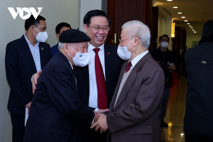 Party chief Nguyen Phu Trong meets with former Party and State leaders - ảnh 3