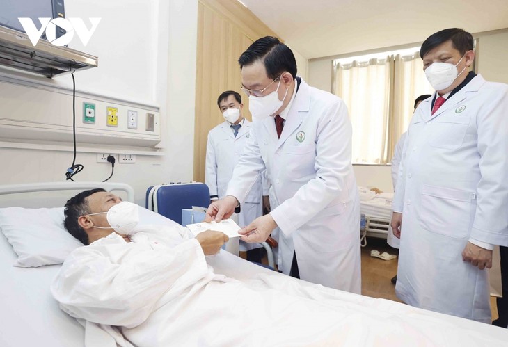 National Assembly Chairman visits Vietnam-Germany Friendship Hospital - ảnh 1
