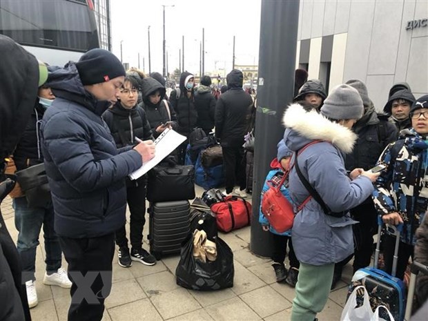 460 Vietnamese citizens evacuated from Ukraine - ảnh 1