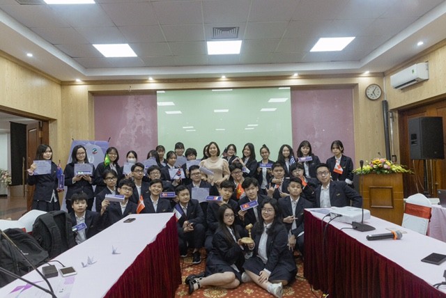 Students hold UN conference simulation on same-sex marriage legalization - ảnh 2